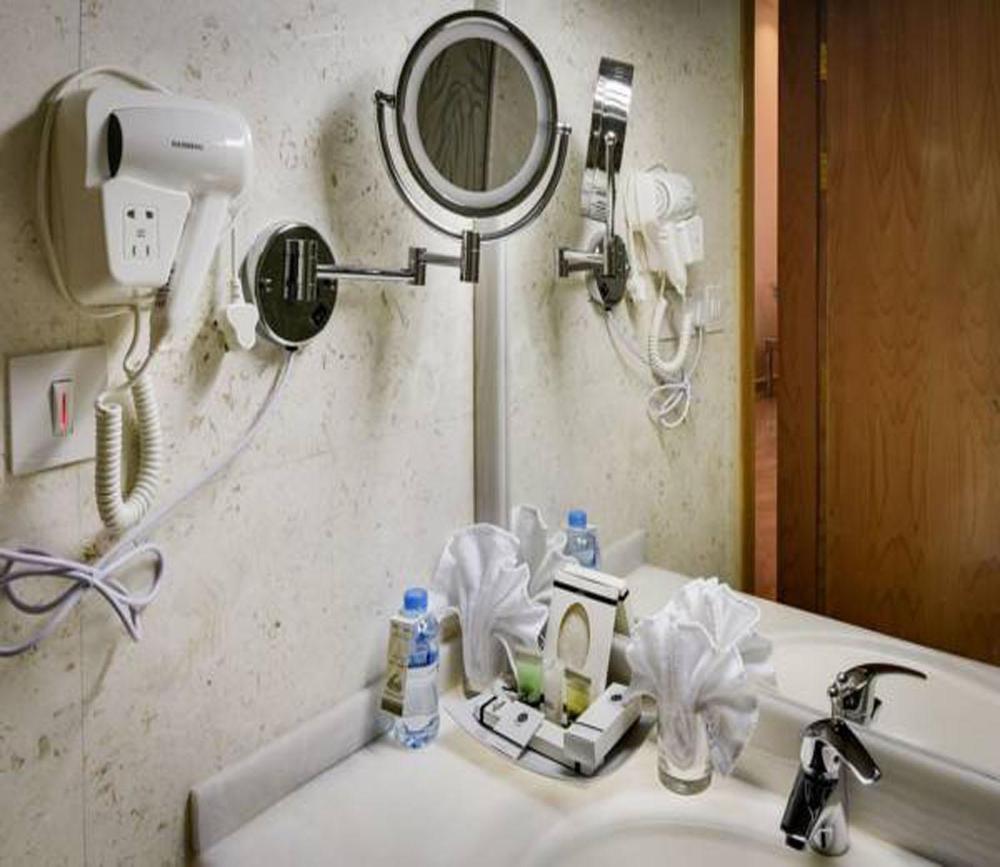 Room image 4