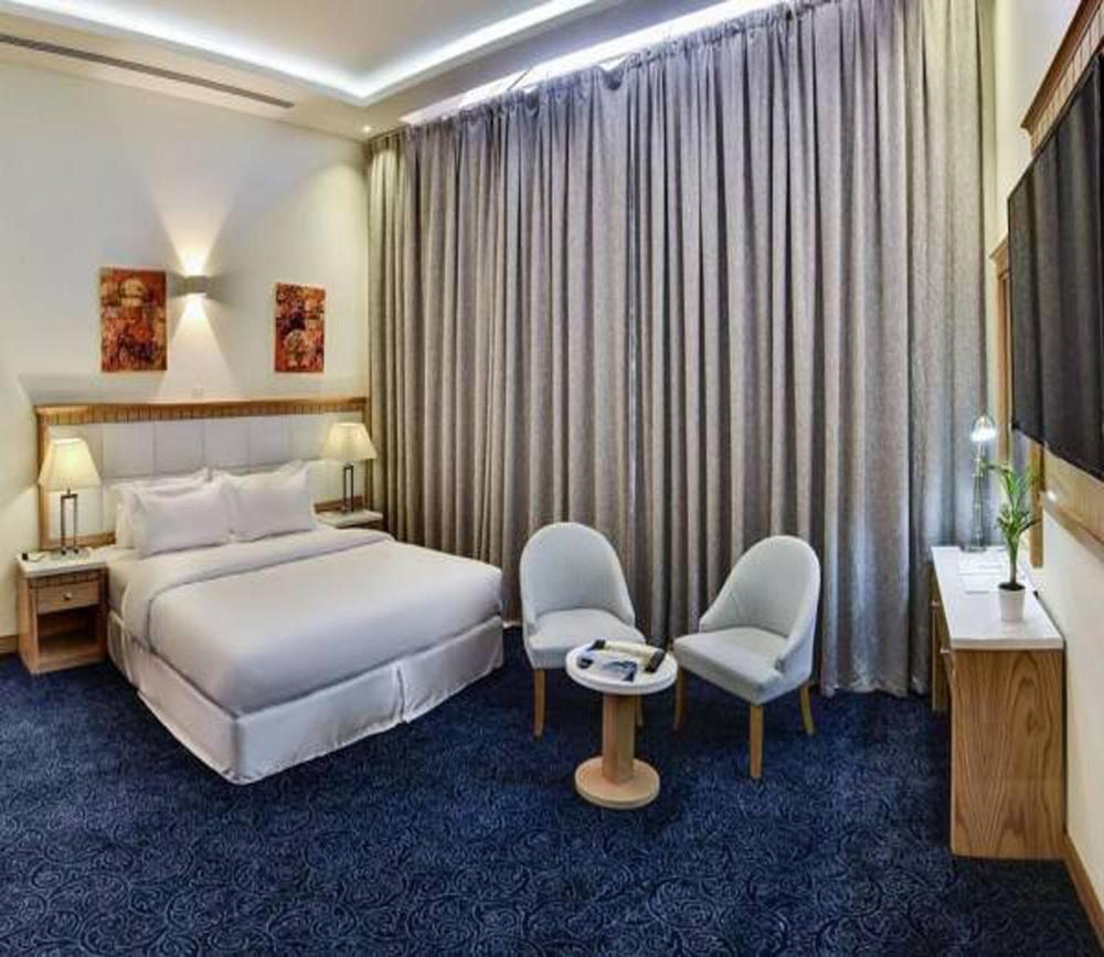 Room image 4